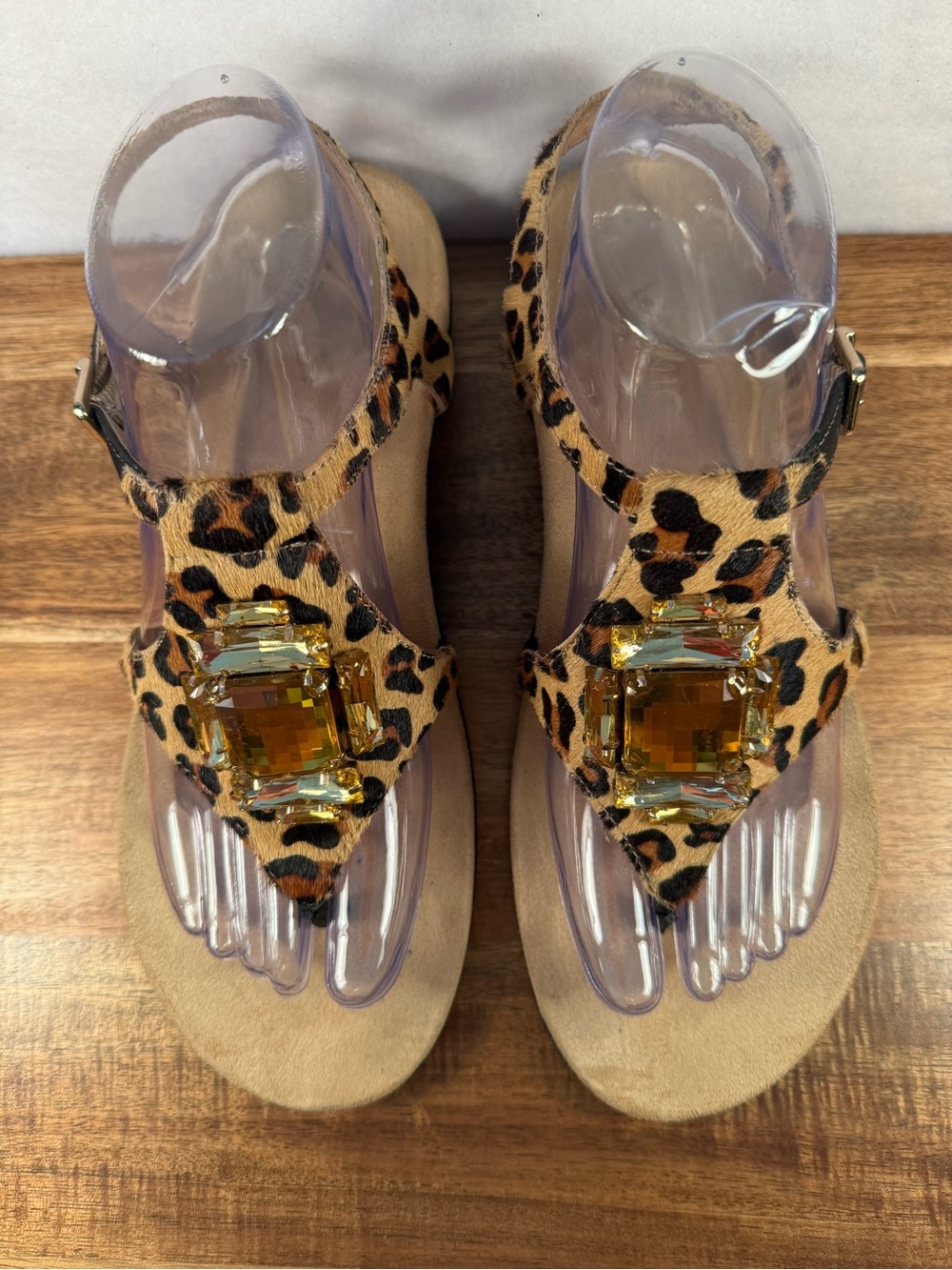 Vionic Leopard Print T-Strap Sandal with Amber Colored Gemstones Size 8